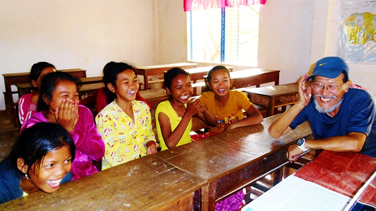 カンボジア農村の貧困層の子どもたちに最高の先生と教室を！