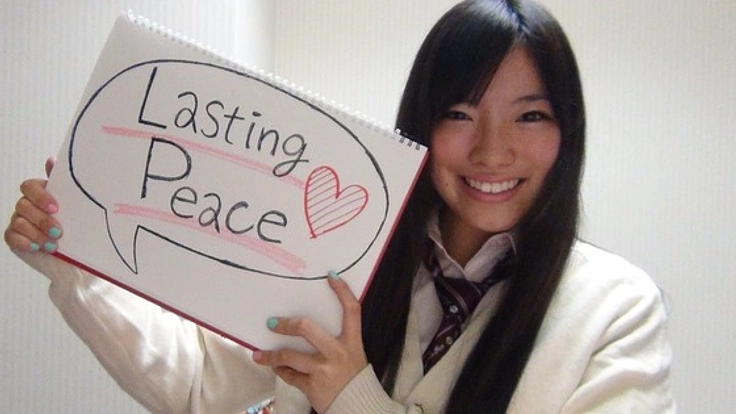 世界中の10代が持つ平和への想いをフェアトレードシャツに！