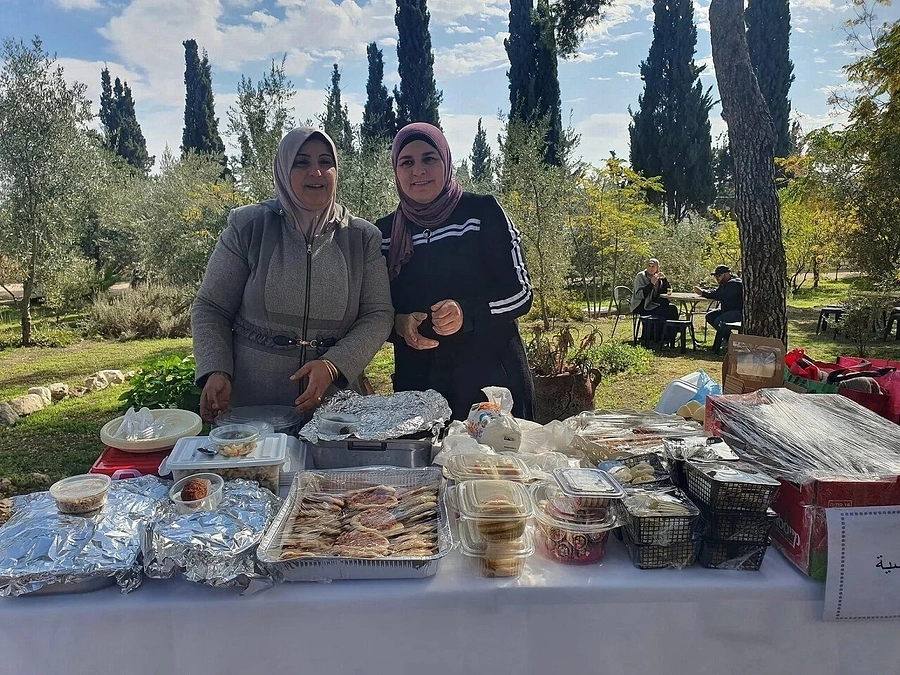 パレスチナからクリスマスバザーの様子をお届けします！