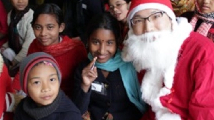 バングラデシュのマハムニの子供達100人に最高のXmasを！