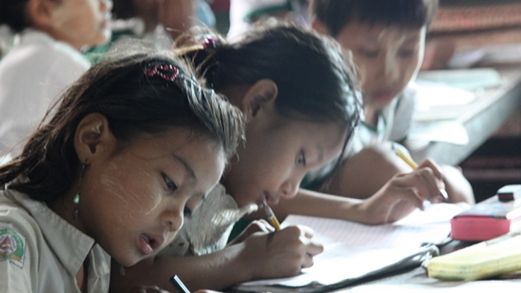 ミャンマーの恵まれない子ども達に机・椅子や文房具を届けたい！