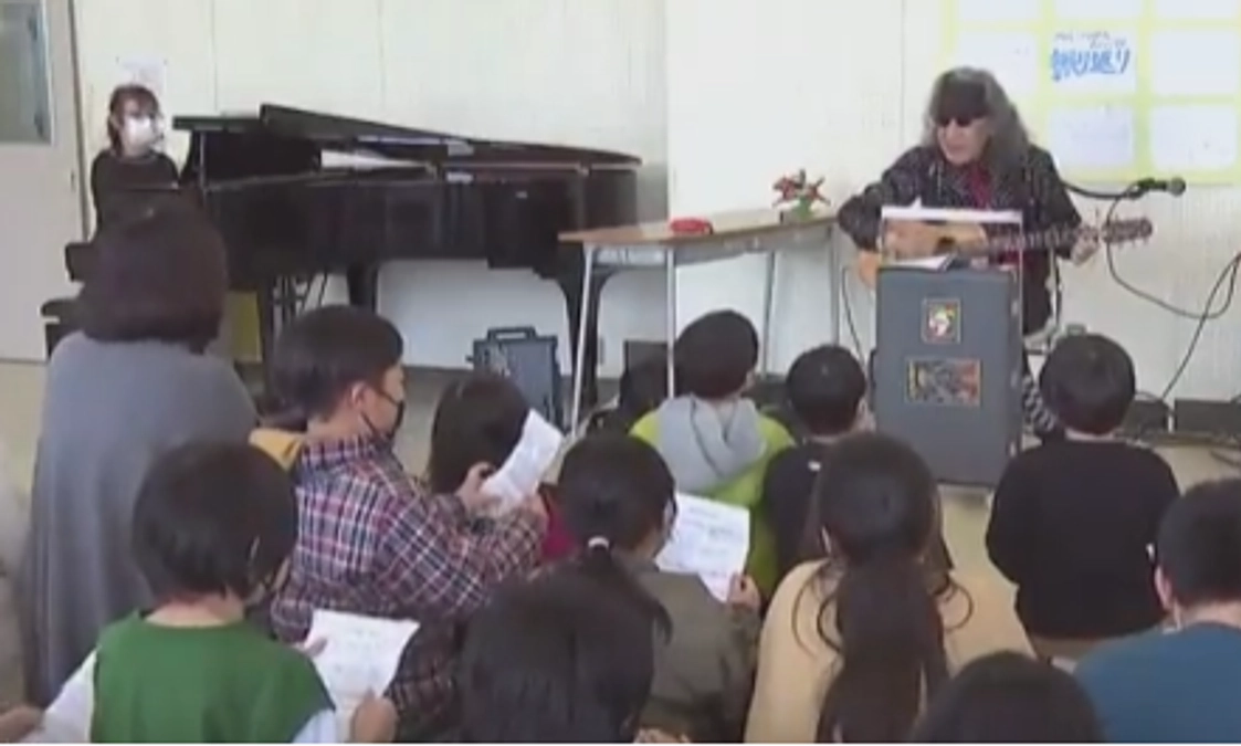 寺本先生、小学校で出前コンサート！(Backstage Vol.76）