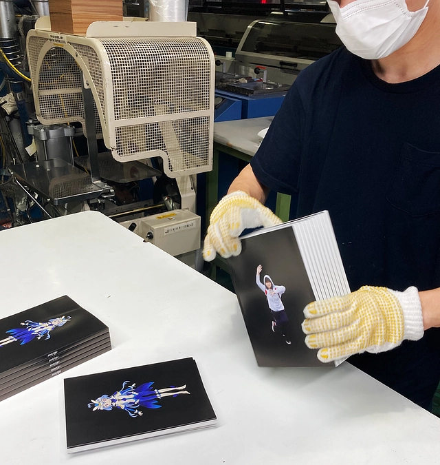 製本作業風景です!