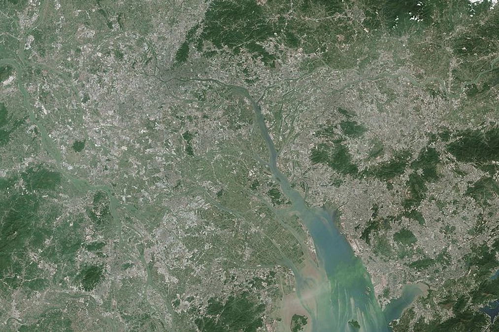 「珠江（シュコウ）をさかのぼる（広東）」鎮魂のうた