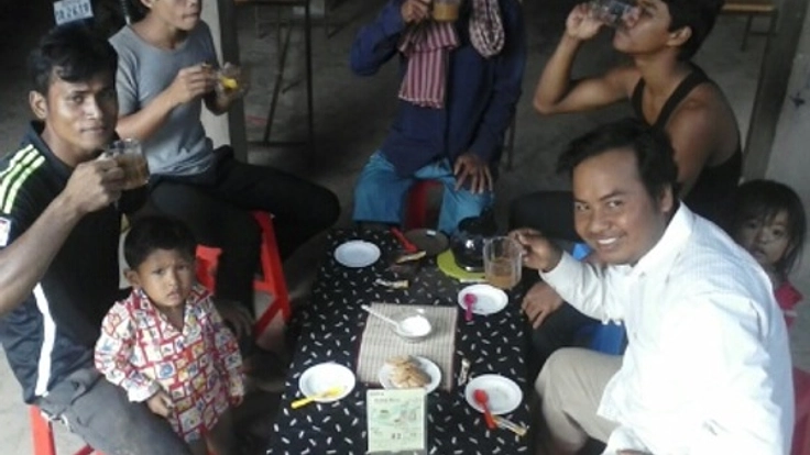 地域と個人に!カンボジアの町で交流と情報交換のカフェスペース