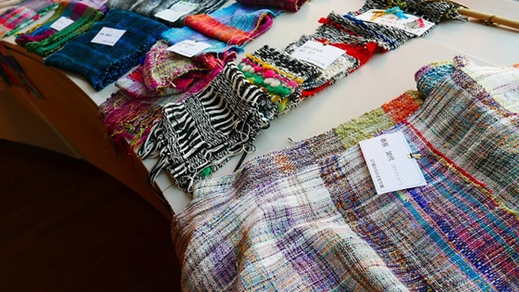 障がいを持つ仲間がさをり織りを地域で販売し、交流したい。