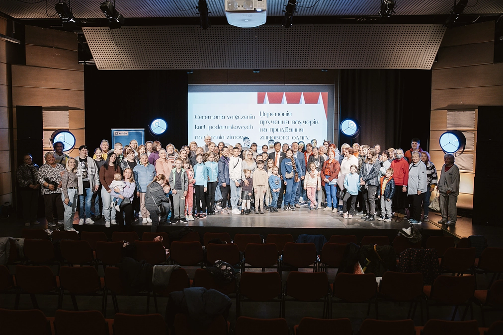 初回の商品券配布式を実施いたしました