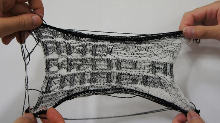 ニッティングマシーン・ハックとグリッチニット＠FabLab渋谷