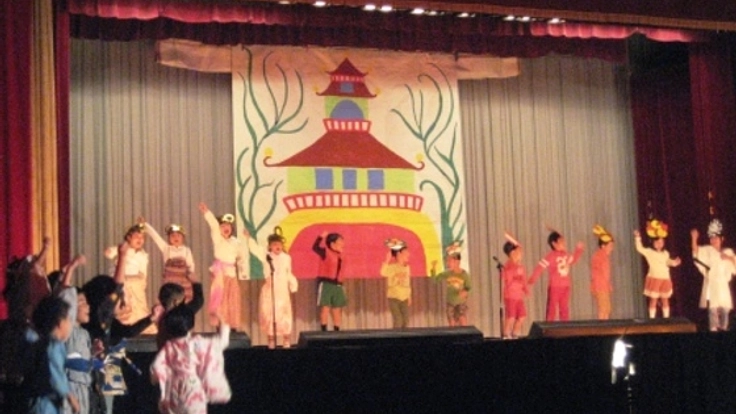 東日本大震災で被災した小学校の子どもたちに、本物の演劇を！
