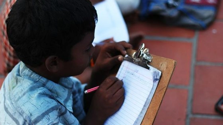 １コマの授業で子供達を貧困から救う　インドに放課後スクールを