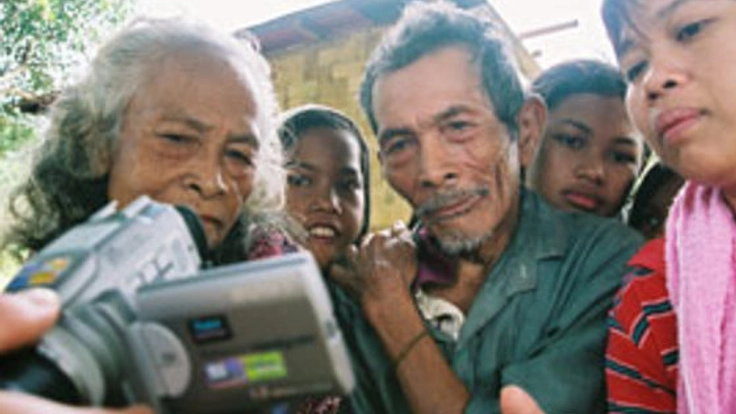 過去の戦争を知り、未来を考えるきっかけを作るワークショップ授業