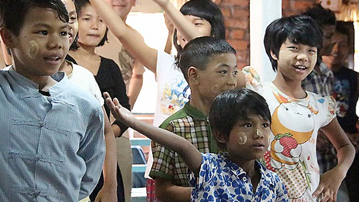 舞台から伝える~ミャンマーの障がい者の想い~