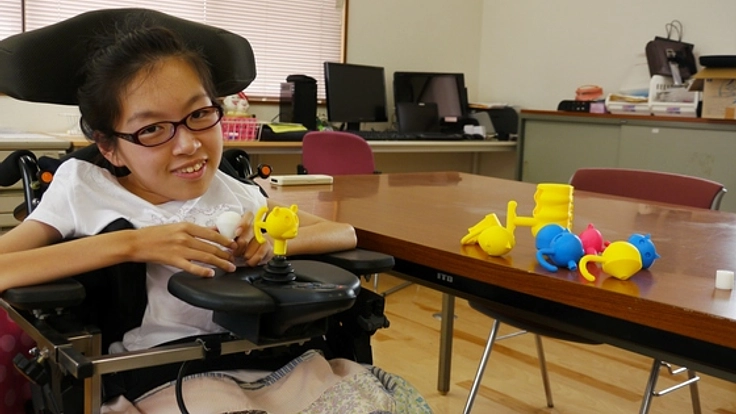 障がい者が実体験を活かし3Dプリンターで不便改善グッズ制作!
