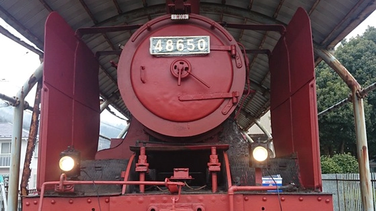 市の公園に展示中の蒸気機関車を綺麗にし動くまでに復元したい！