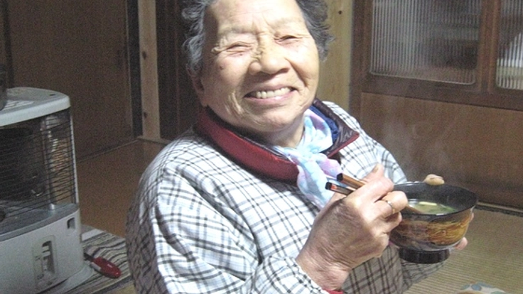 施設のお年寄りに漆の器で豊かな食事の時間を過ごしてもらいたい