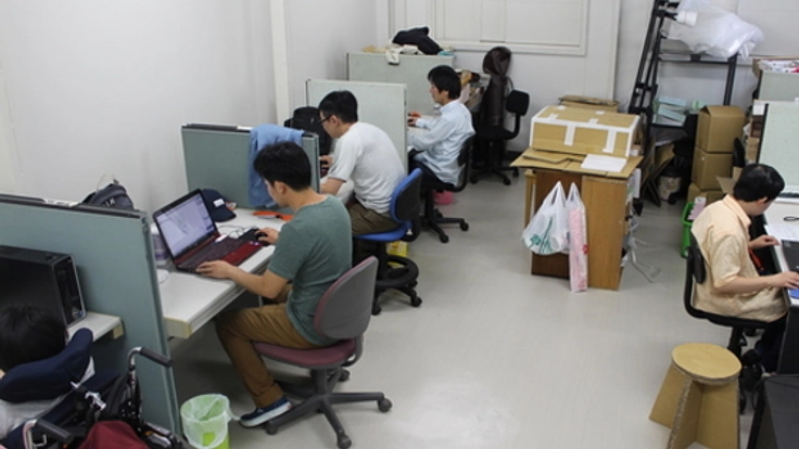 就労支援事業所で障がい者や難病患者によるデザインTシャツ制作