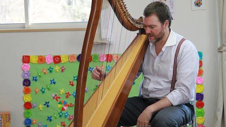 福島とイギリス、生の歌と語りで子ども達の笑顔をふやしたい！