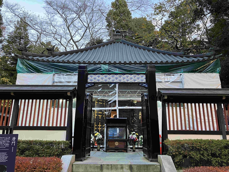 瑞鳳殿の修復工事を行っています