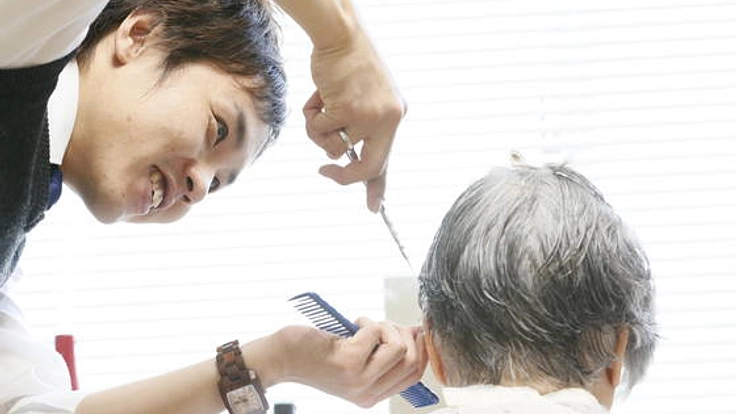 介護施設や病院に出張美容室！キレイになって喜んでもらいたい！