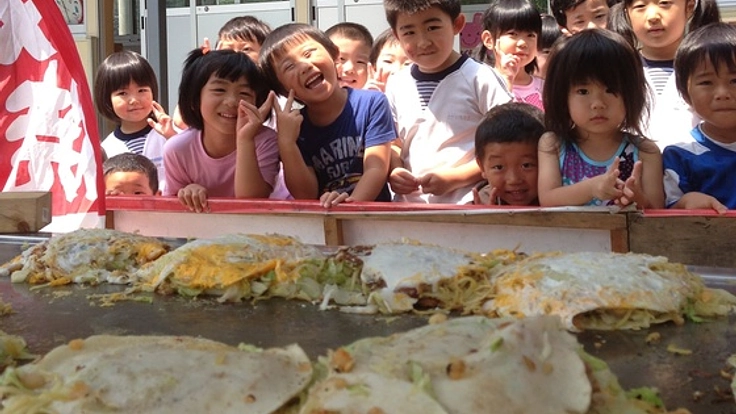 東北被災地のこども達に広島お好み焼で元気を届けたい！