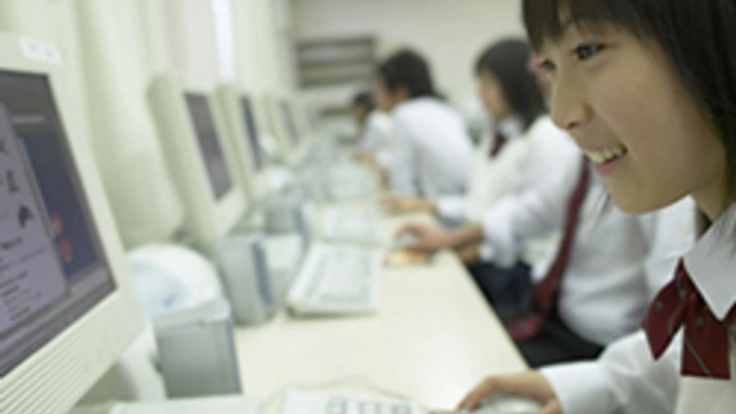 幼児からお年寄りまで！パソコン・タブレットを使って一生涯学習