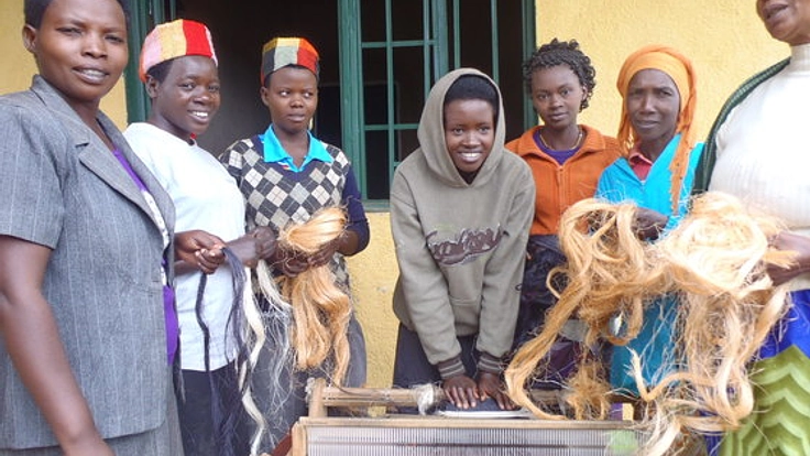 バナナ繊維を用いた技術研修で、ルワンダ180人の生活向上を！