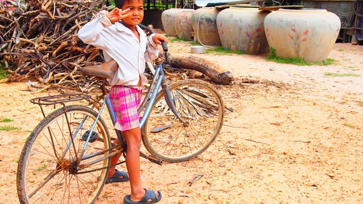 カンボジアトムノ村の通学困難な子に自転車100台を届けたい！