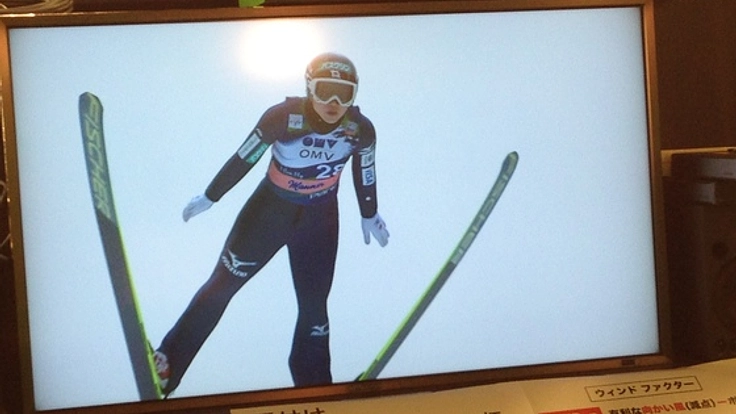 スリランカの少女のスキージャンプの五輪代表になりたいという夢を叶える