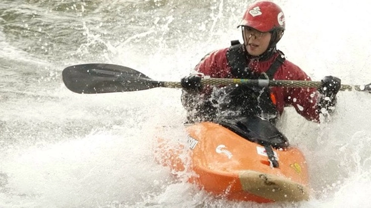 フリースタイルカヤックの世界選手権優勝を目指して海外遠征へ！