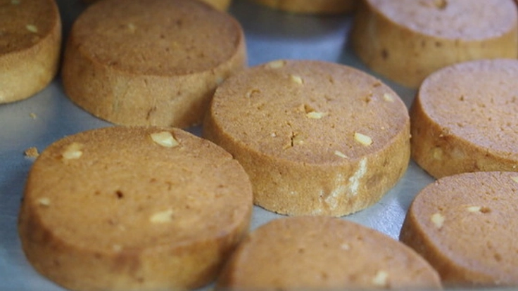 フェアトレード原料でクッキーを作り、障害者の自立へつなげる