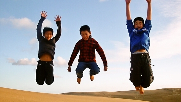 東北の震災孤児・遺児達を夏休みにシドニーに１０人招待したい！