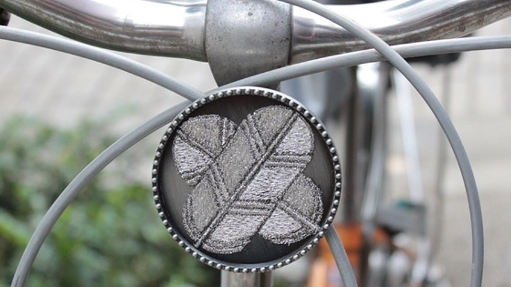 自転車に家紋刺繍したバックルを取付て日本伝統文化を復興したい