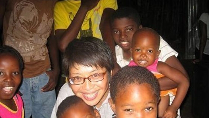 アフリカのスラムで一人の女性が寺子屋を建築中！完成させたい！