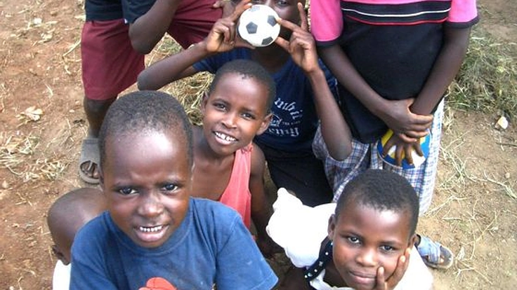 ストリートチルドレン支援活動の自立を助けるバイクを贈りたい