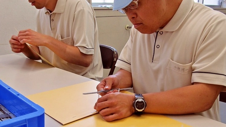 山梨の森林保護と障害者賃金向上のためにレーザー加工機を購入！