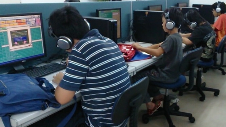 学習システムによる塾を作り、不登校児や低学力の児童を無償支援