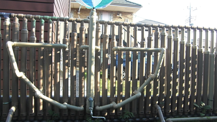 フェンスを雨水タンクにして、街を潤し・災害にも強くしたい