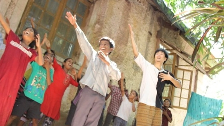 「スラムの子ども達がスターに」歌って踊るステージを創りたい！