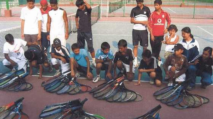 バングラディシュの学校に中古ラケットを届けたい。