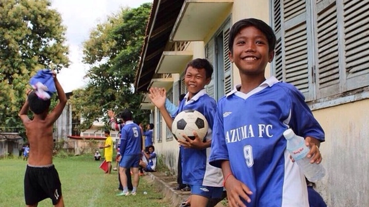 カンボジアの子供達が安全に遊べるようにグラウンドにネットを！