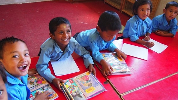 ネパールで被災した子どもたちの学校へ教材を1000セット送ります