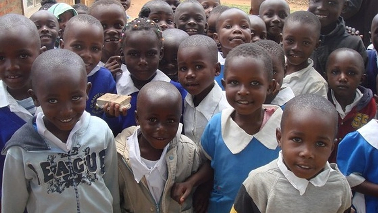 給水設備がないケニアのムンザツィ学校に浄化槽付きのトイレを！