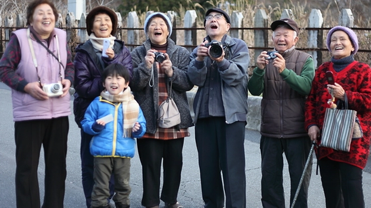 おばあちゃん達の「宝物」を集めた写真展「大槌の宝箱」を開催