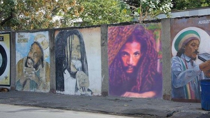 ジャマイカのキングストン、オレンジロードの壁画を描く！