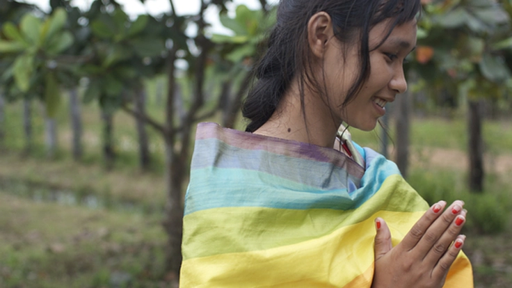 カンボジアの読み書きできない女性が紡ぐシルクの物語を全国に届けよう！