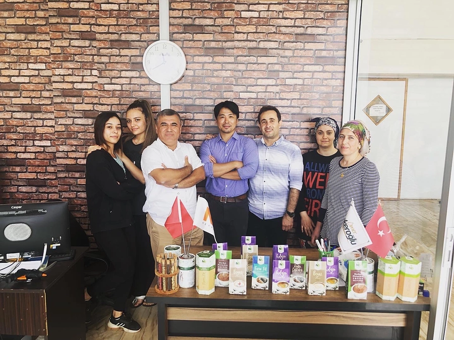 トルコ人とシリア難民を繋ぐ女性に優しいギフトブランドFease