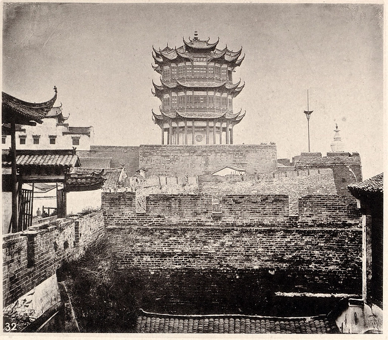 「武漢に転身」鎮魂のうた