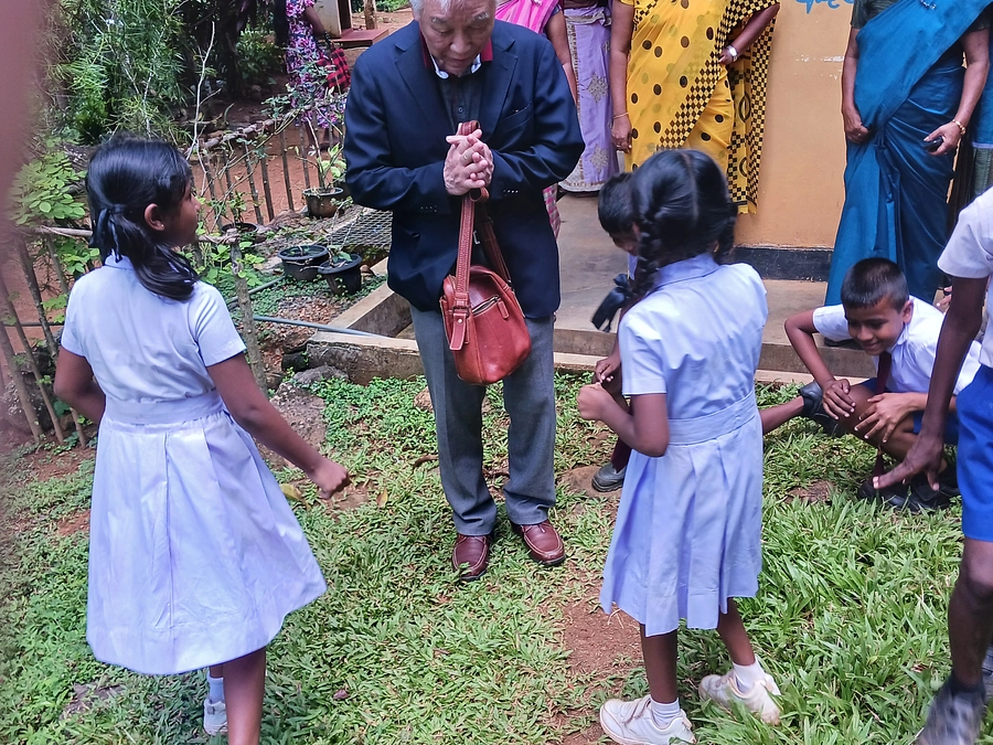 デニヤヤのOlakumbra　学校にプレゼントしている13分の動画が新たに掲載されました。