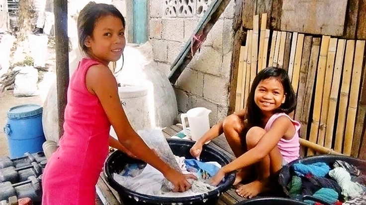 古着販売のための中古車を購入しフィリピンのママ達の雇用創出を