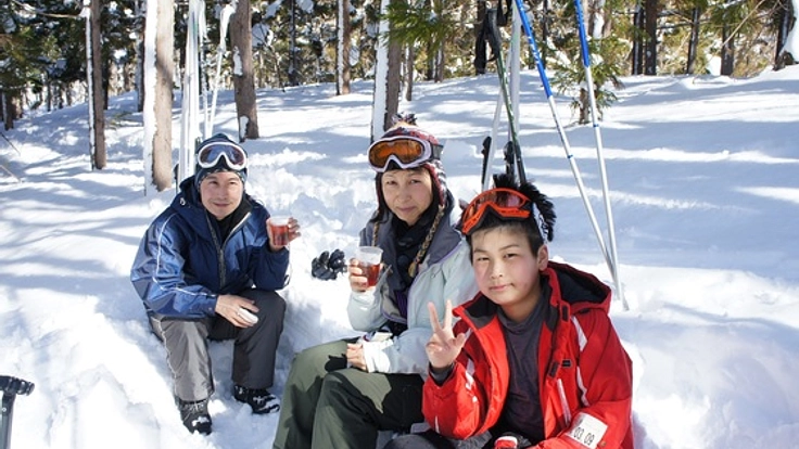 福島の子供達に家族で雪遊びをして元気と絆を取り戻してもらう